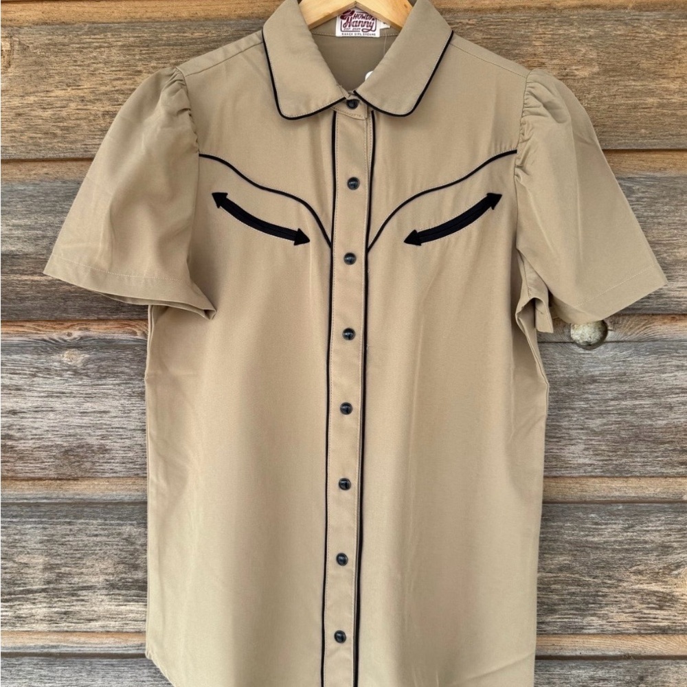 Howdy Hanny women’s med Short-Sleeve Western Shirt with Black Trim